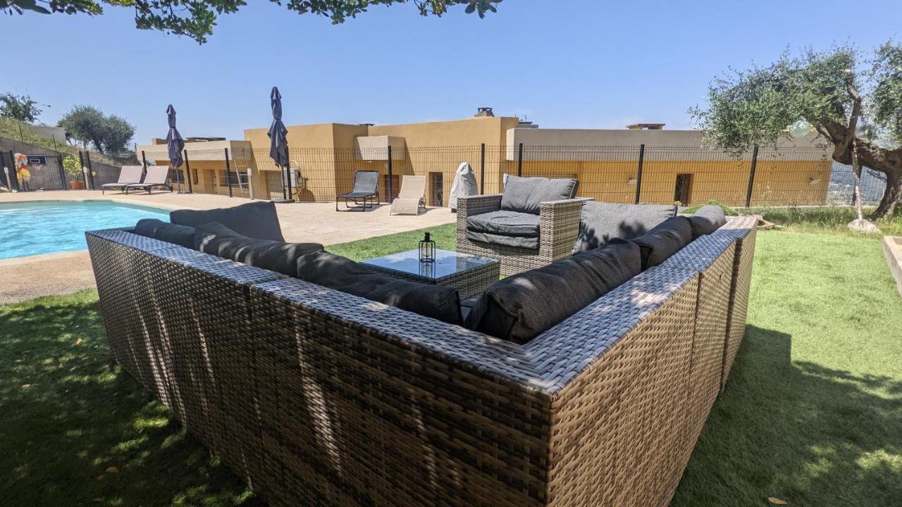 3 Pieces Dans Avec Piscine Nizza